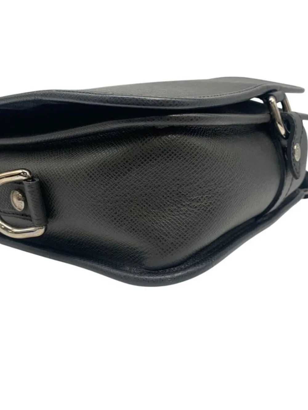 Louis Vuitton Taiga Black Shoulder Bag Andrey